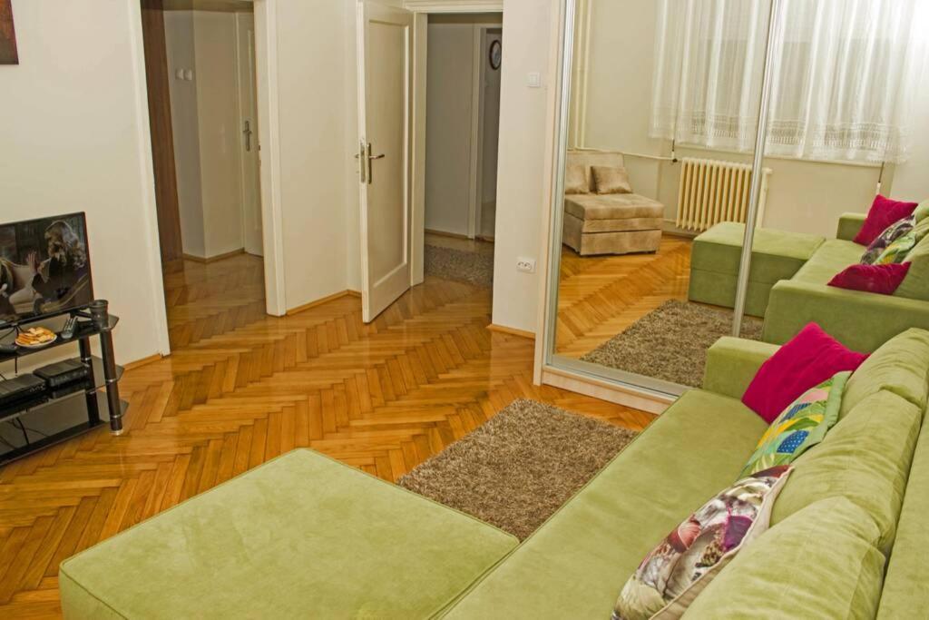 See U In Beograd Eksteriør billede
