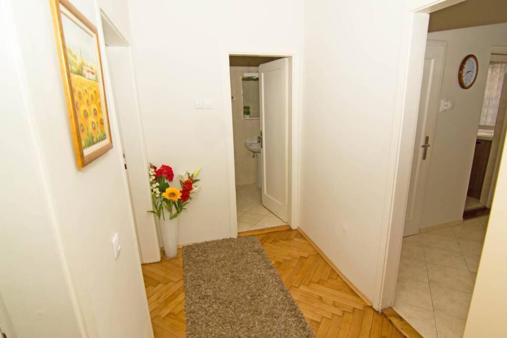 See U In Beograd Eksteriør billede